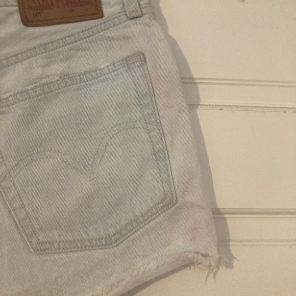 High Waist Button Fly Levi's Cutoffs - Light Wash - W28 - Picture 3 of 7
